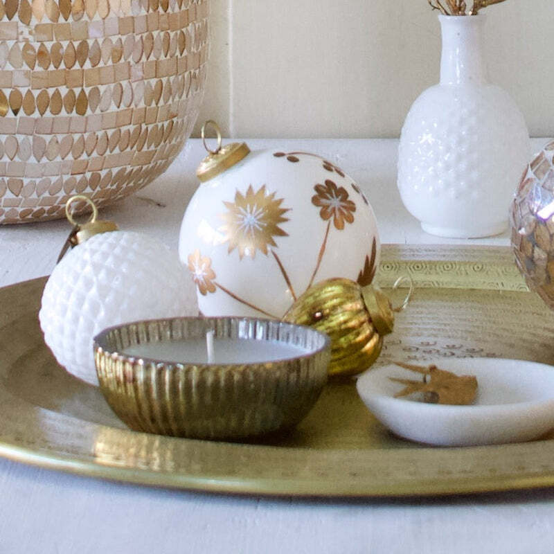 boule-de-noel-fleur-doree