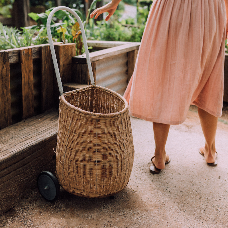 Grand panier à roulettes avec poignées / panier en bois avec