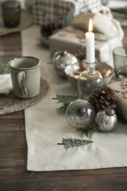 chemin-de-table-noel-sapins