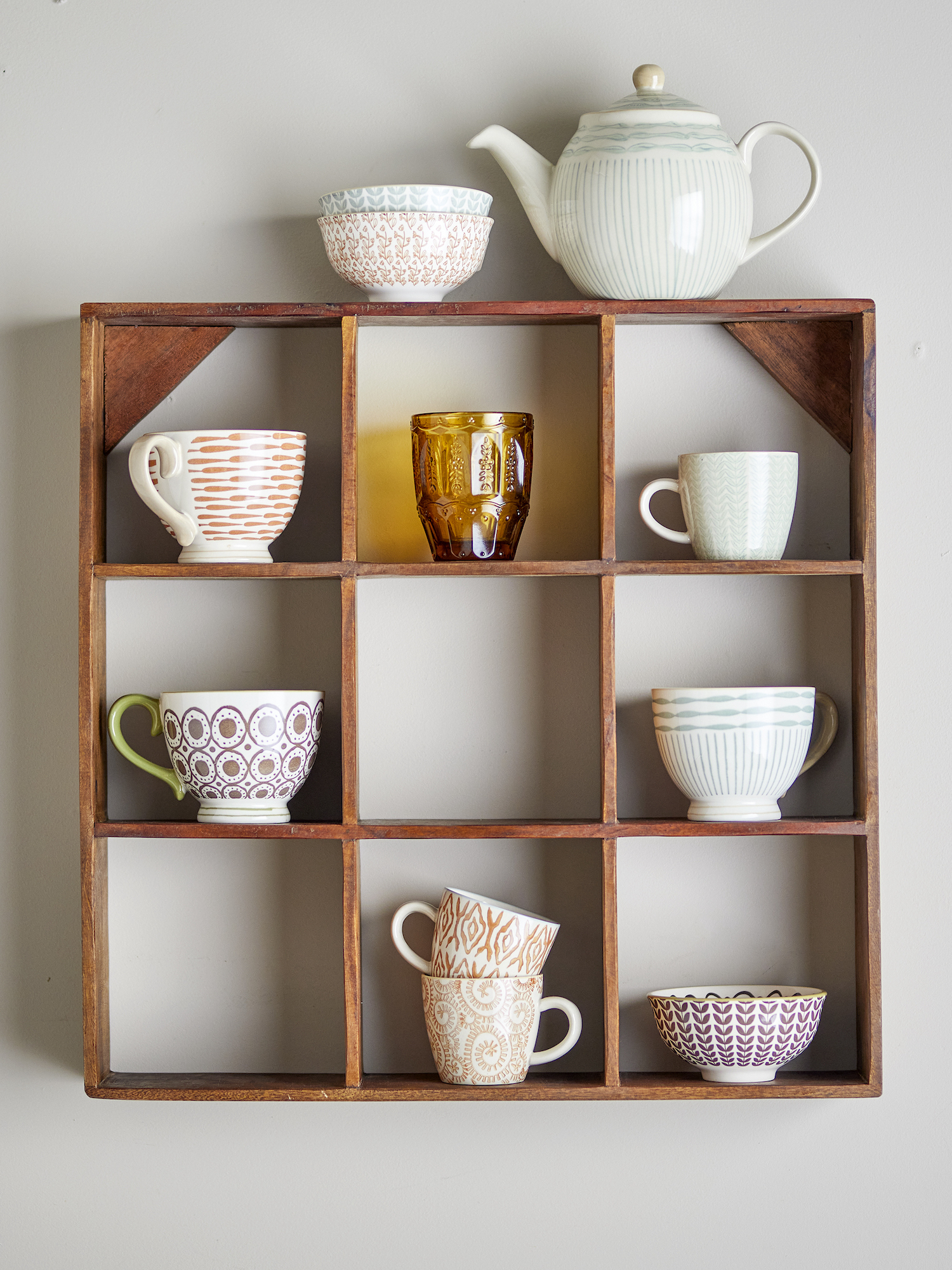 etagere-bois-compartimente-murale
