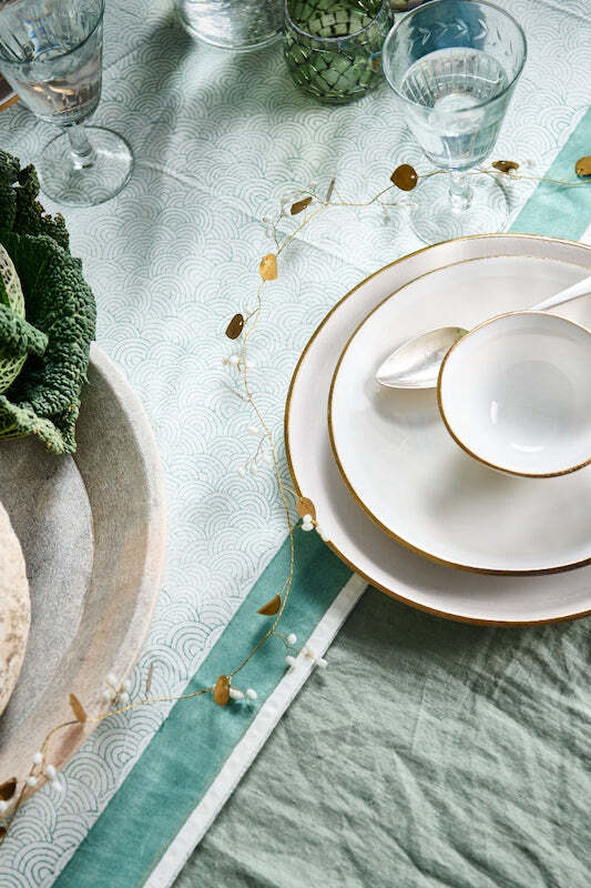 guirlande-de-feuilles-et-perles-blanches