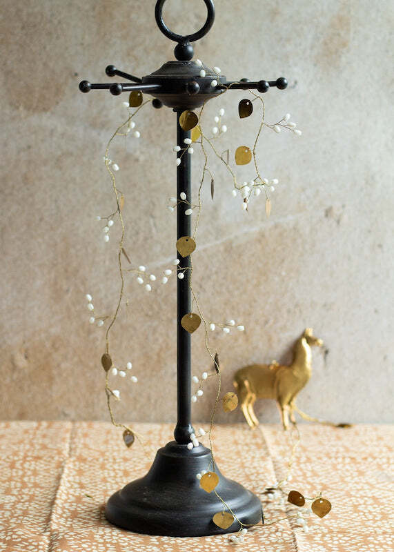 guirlande-de-feuilles-perles-blanches