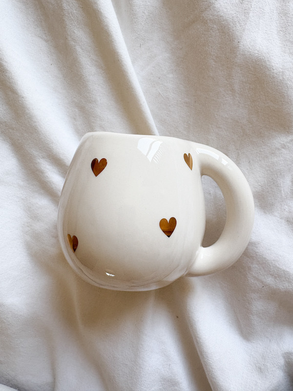 mug-avec-coeurs-dores