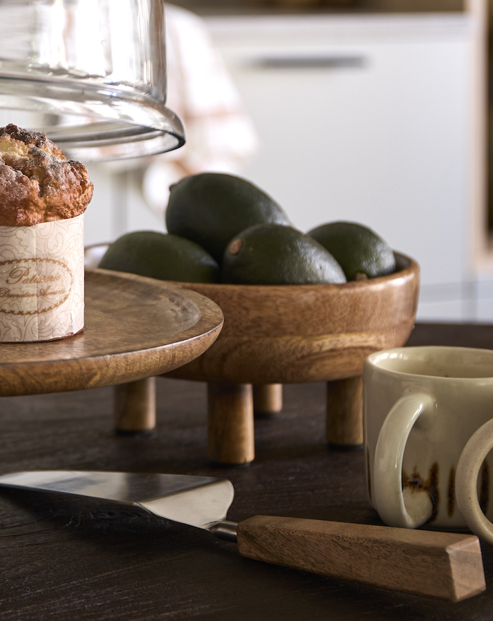 plateau-en-bois-sur-pieds