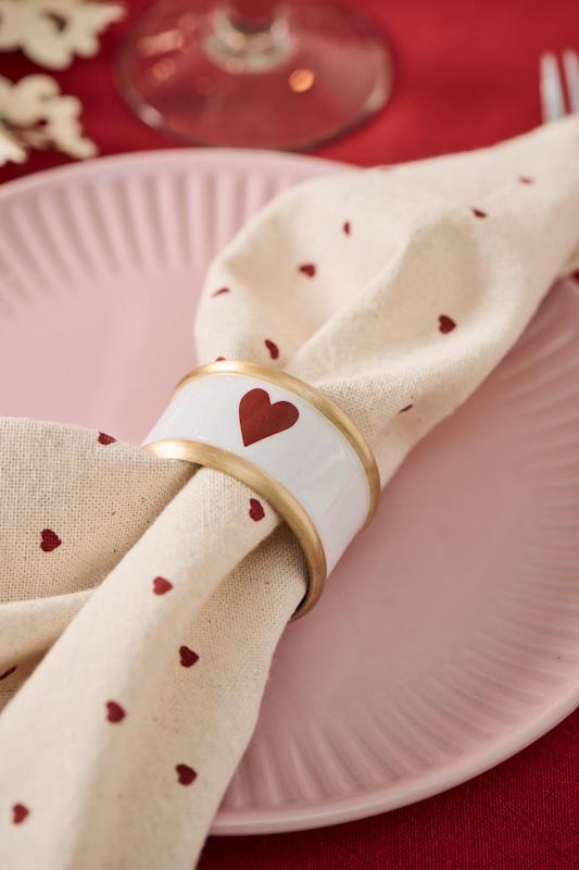 serviette-de-table-coeurs-rouges-noel