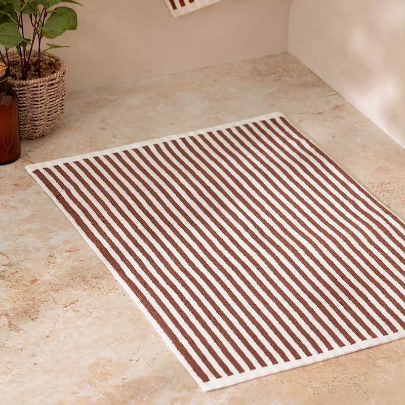 tapis-rayures-marron-blanc