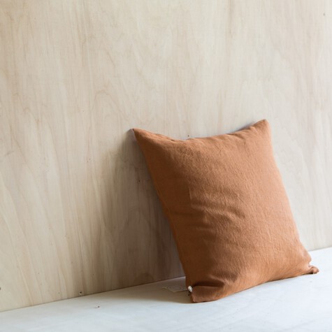 coussin-lin-tabac-gabrielle-paris