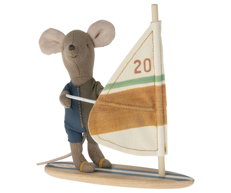souris-petit-frere-planche-a-voile-maileg